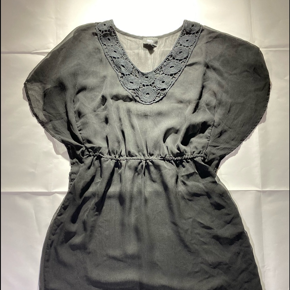 Black Mossimo pull over